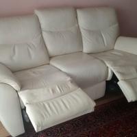 DIVANO IN PELLE CON 2 RELAX ELETTRICI