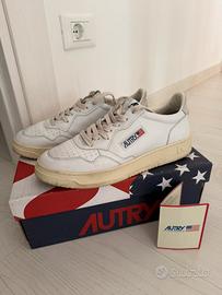 Scarpe Autry Medalist  in pelle bianche.