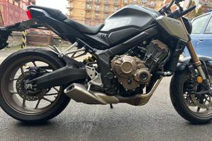 Honda CB650R (2022) | Unico Proprietario | Solo 9.