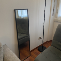 Specchio a figura intera con cornice nera – modern