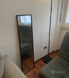 Specchio a figura intera con cornice nera – modern