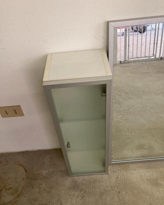 Specchiera e mobiletto da bagno