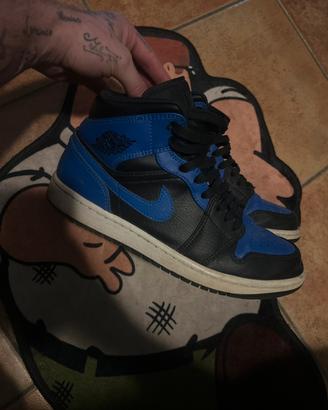 Jordan 1 mid