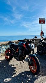KTM DUKE 890R