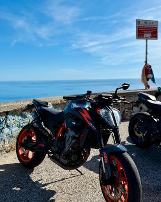 KTM DUKE 890R