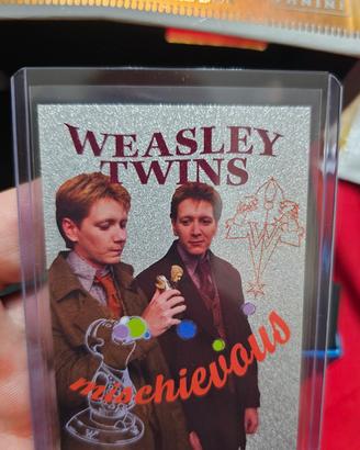 Gemelli Weasley Mischievous 17/50 Ultra Rare  card