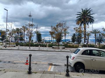 Via Roma Ampio Locale commerciale fronte porto