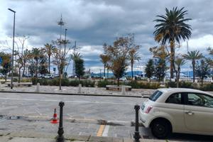 Via Roma Ampio Locale commerciale fronte porto