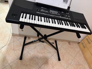 Tastiera Musicale Korg PA 300 + cavalletto