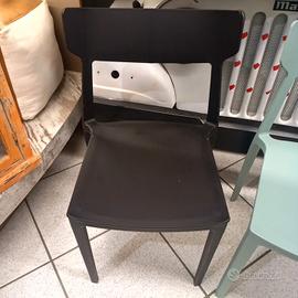 Sedie da esterno e interno nuove impilabili