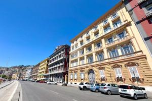 MULTILOCALE A NAPOLI