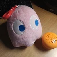 Peluche Pacman Pink Ghost con cassa bluetooth