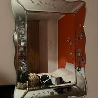 Specchio e cassettiera