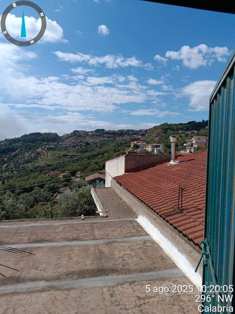 Fabbricato a tre piani con terreno di Ha 1.25.37 - Vista 3