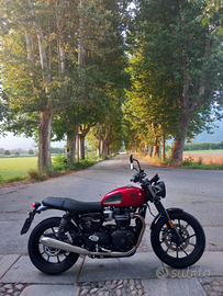 Thriumph speed twin 900 chrome edition