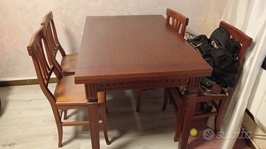 Tavolo in legno + sedie