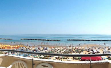 Direttamente sulla spiaggia fronte mare