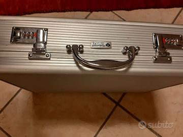 Valigetta con utensili da cucina professionali