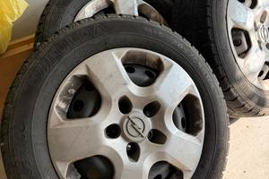 Cerchi con gomme invernali