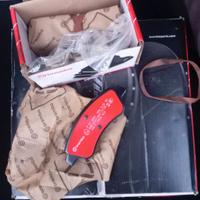 Pastiglie, dischi forati freni anteriori  brembo.