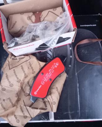 Pastiglie, dischi forati freni anteriori  brembo.