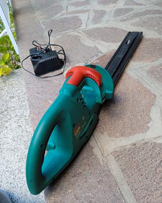 TAGLIA SIEPI A BATTERIA BOSCH (completo di tutto)