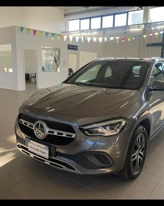 MERCEDES-BENZ GLA (H247) - GLA 180 d Auto