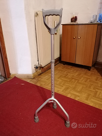 Tripode per deambulazione
