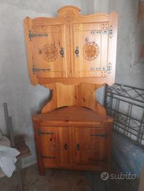 Mobile angolare in pino