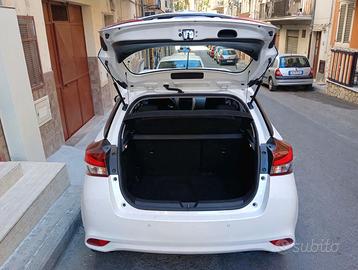 Toyota Yaris 1.0 benzina 2022 - 10.15km