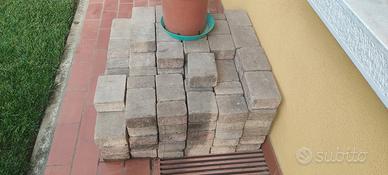 MATTONI AUTOBLOCCANTI USATI