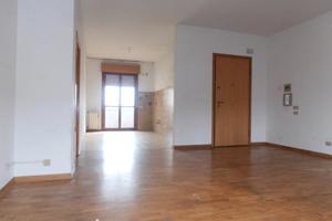 Appartamento 4 vani più mansarda Prato Est