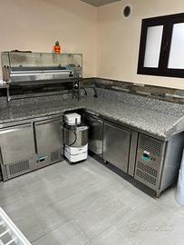 Banco e vetrinetta frigo pizzeria
