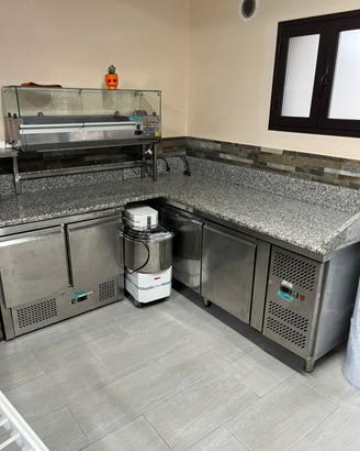 Banco e vetrinetta frigo pizzeria