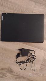 PC portatile Lenovo con alimentatore