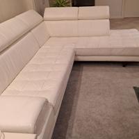 Divano bianco in pelle