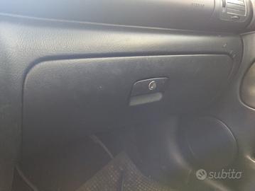Cassetto portaoggetti VOLKSWAGEN PASSAT del 2003