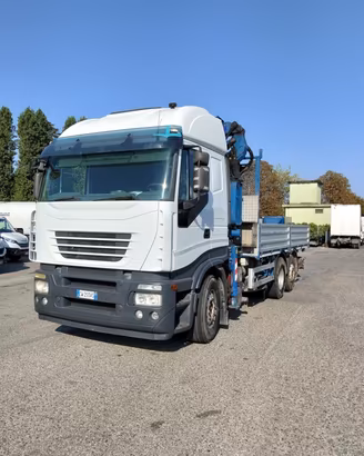 Autocarro Iveco 3 Assi con gru Fassi 250A.24 4+3 J