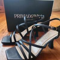 sandali neri con tacco quadrato Primadonna