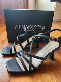 sandali neri con tacco quadrato Primadonna