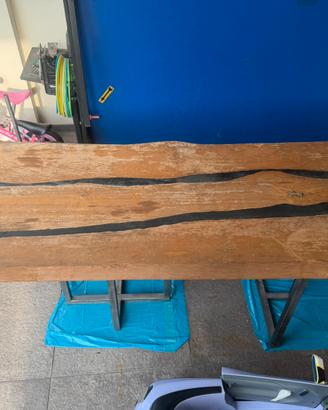 Tavolo legno con resina