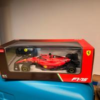 Modellino RC Ferrari Charles Leclerc F1-75 1:18