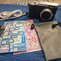 Fotocamera Digitale Nera e Argento