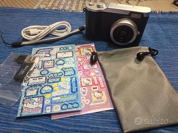 Fotocamera Digitale Nera e Argento