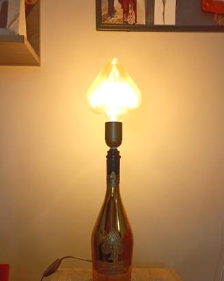 LAMPADA DA TAVOLO ARMAND DE BRIGNAC