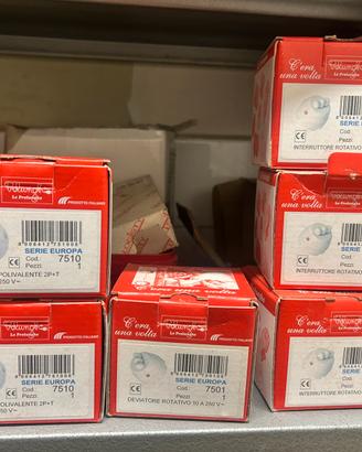 1 deviatore, 3 interruttori e 2 prese poiivalenti