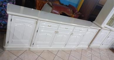 credenza/cristalliera 4 ante, é una madia 4 ante