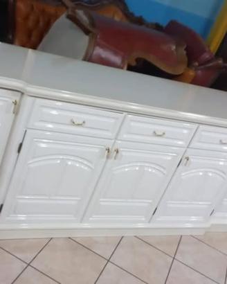 credenza/cristalliera 4 ante, é una madia 4 ante