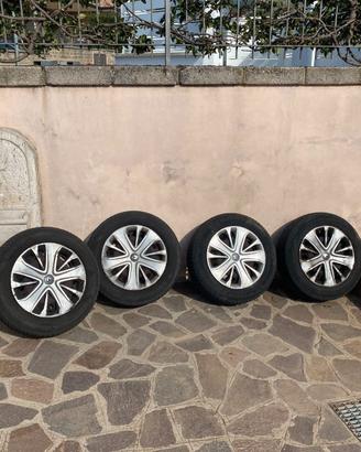 Clio 4 cerchio gomma e borchia