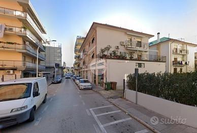 BOX A SAN BENEDETTO DEL TRONTO